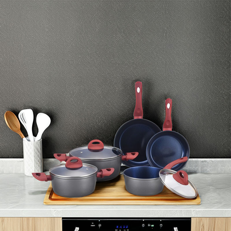 أزياء الأواني الخزفية المحترفة والمقالي مزورة من أدوات الطهي