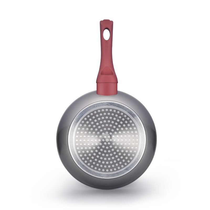 أزياء الأواني الخزفية المحترفة والمقالي مزورة من أدوات الطهي