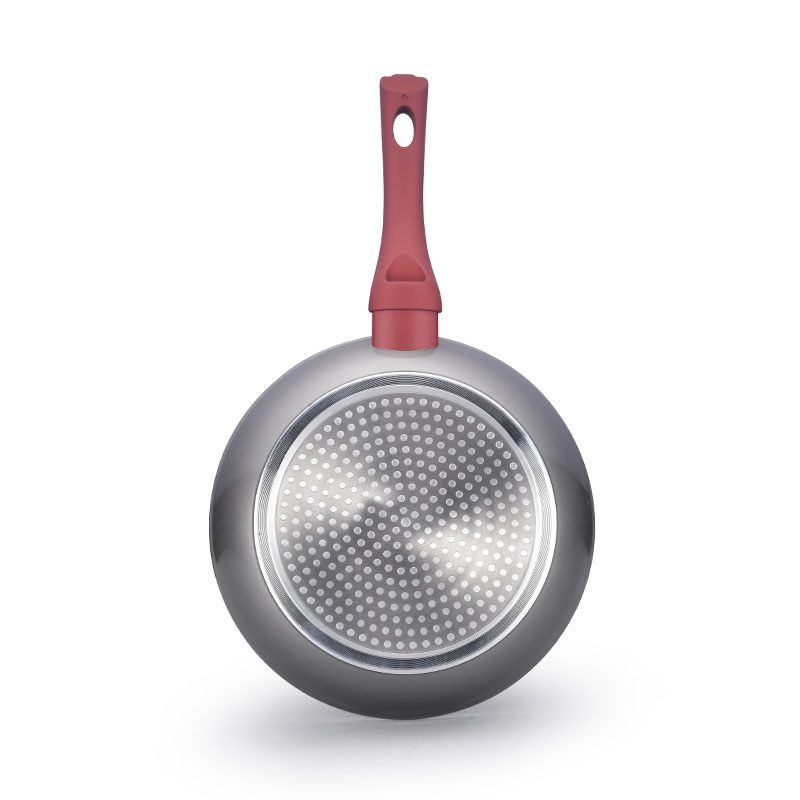 أزياء الأواني الخزفية المحترفة والمقالي مزورة من أدوات الطهي