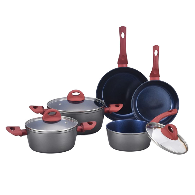 أزياء الأواني الخزفية المحترفة والمقالي مزورة من أدوات الطهي