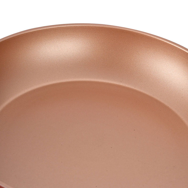 أدوات طبخ ملونة غير مميزة غير مميزة