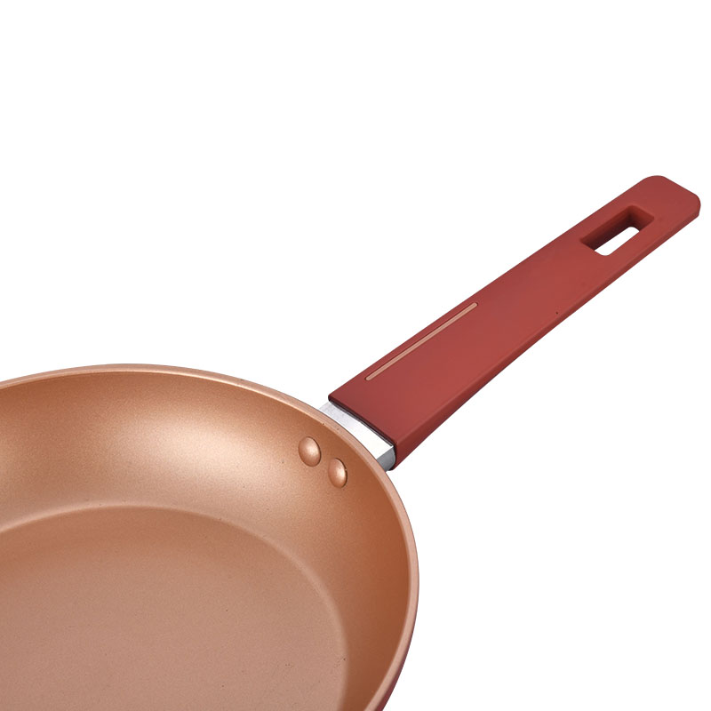 أدوات طبخ ملونة غير مميزة غير مميزة