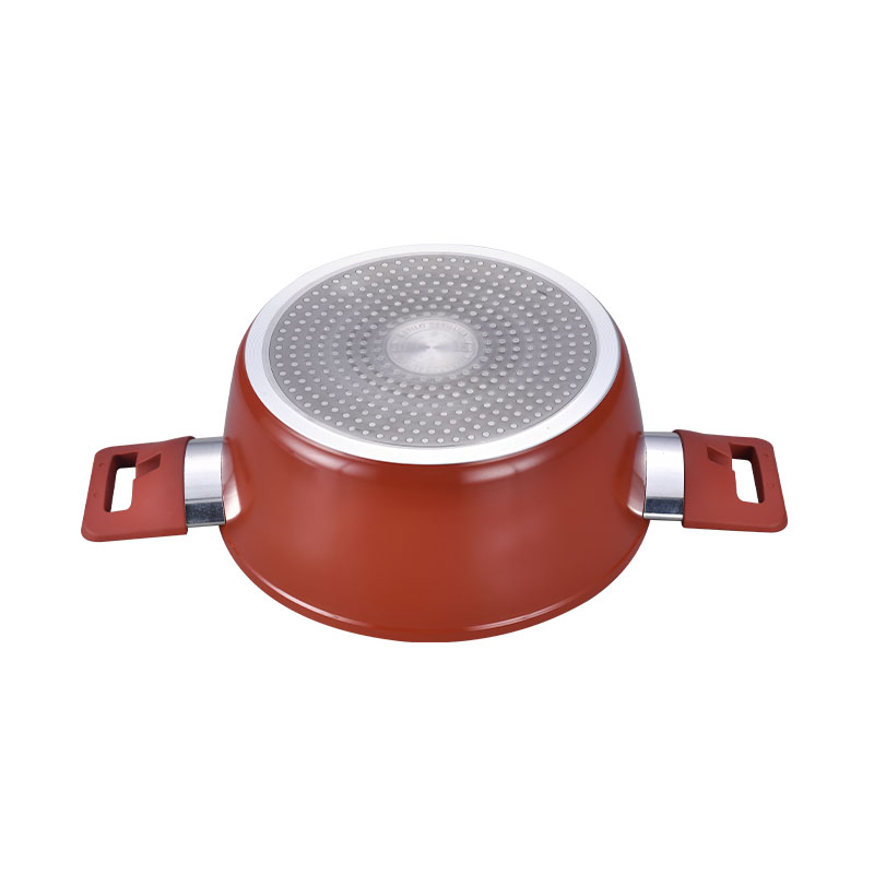 أدوات طبخ ملونة غير مميزة غير مميزة