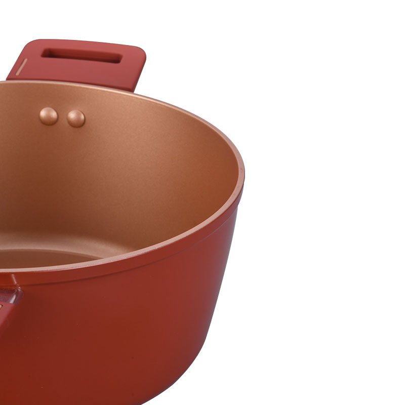 أدوات طبخ ملونة غير مميزة غير مميزة