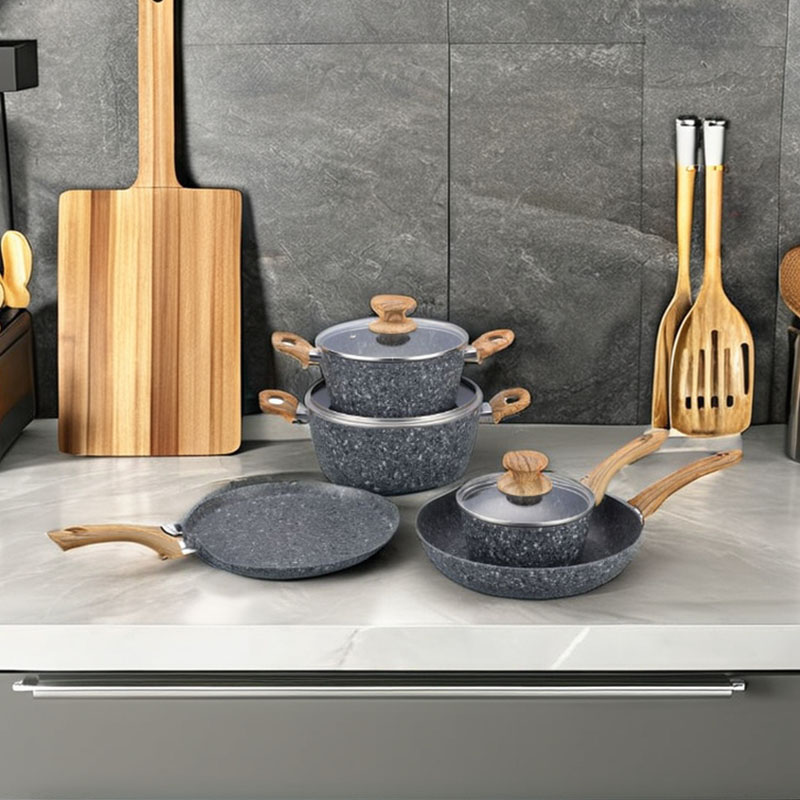 أواني الجرانيت والمقالي مروّخة من أدوات الطهي