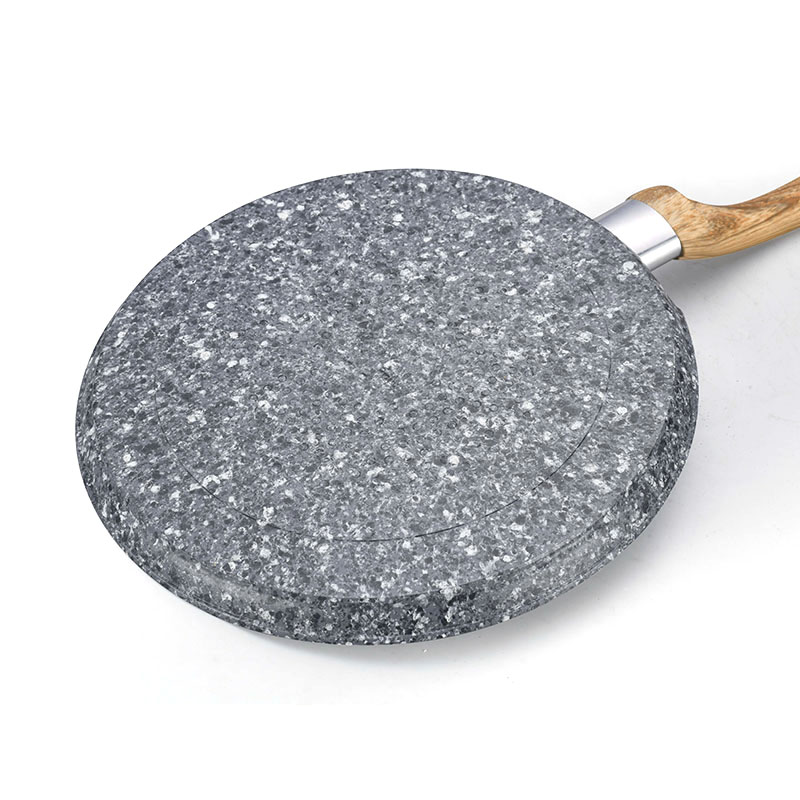 أواني الجرانيت والمقالي مروّخة من أدوات الطهي