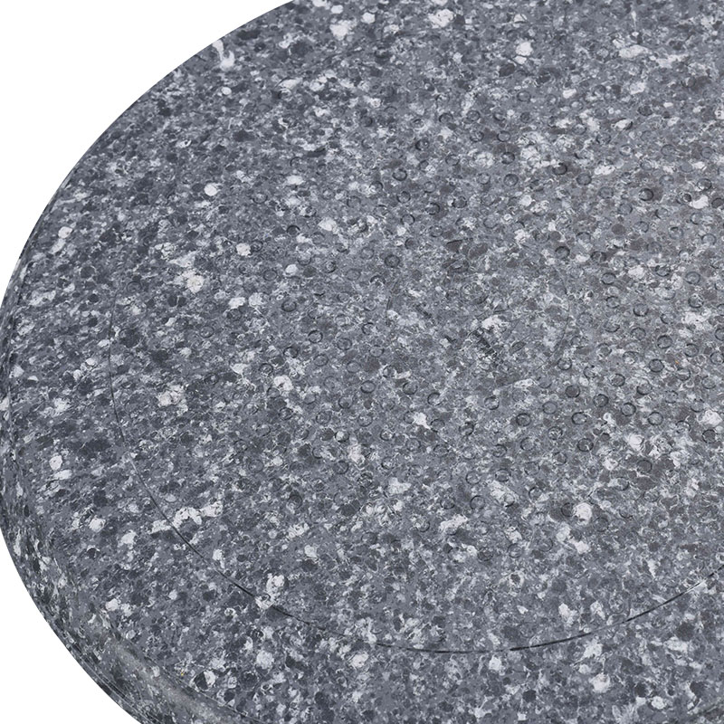 أواني الجرانيت والمقالي مروّخة من أدوات الطهي