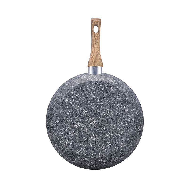 أواني الجرانيت والمقالي مروّخة من أدوات الطهي