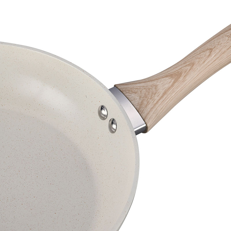 أواني الطبخ الرخامية البيضاء الكريمية وأدوات الطهي مزورة