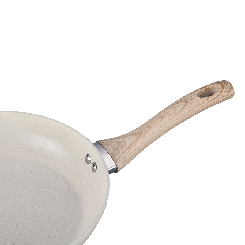 أواني الطبخ الرخامية البيضاء الكريمية وأدوات الطهي مزورة