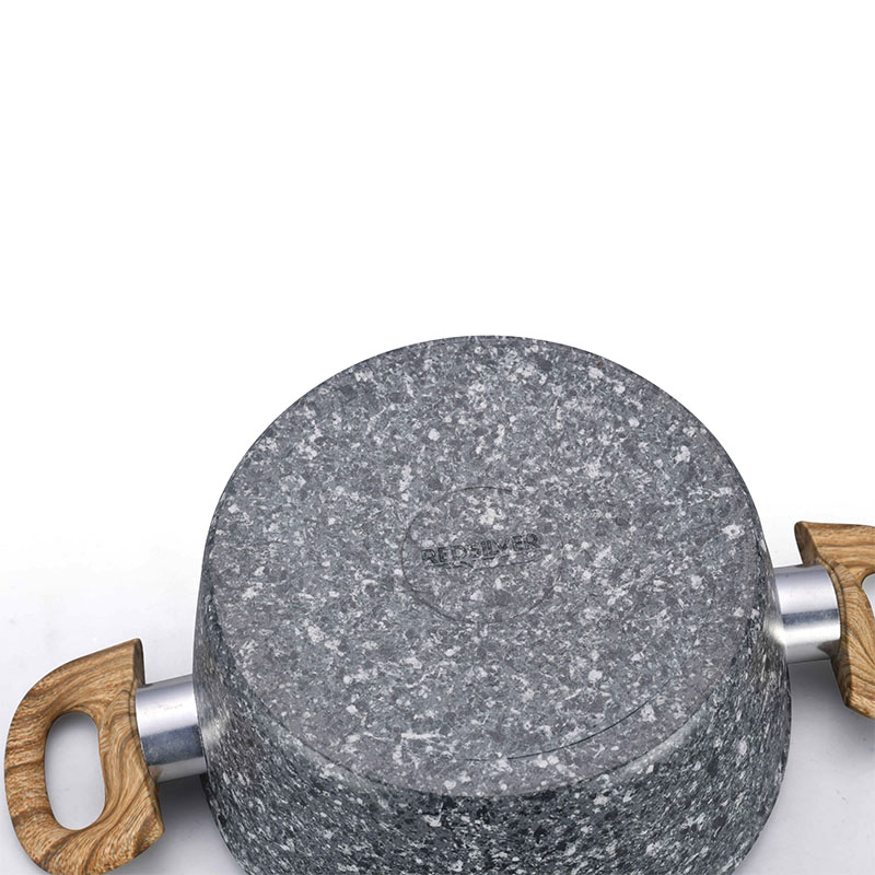 أواني الجرانيت والمقالي مروّخة من أدوات الطهي