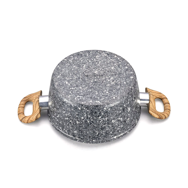 أواني الجرانيت والمقالي مروّخة من أدوات الطهي