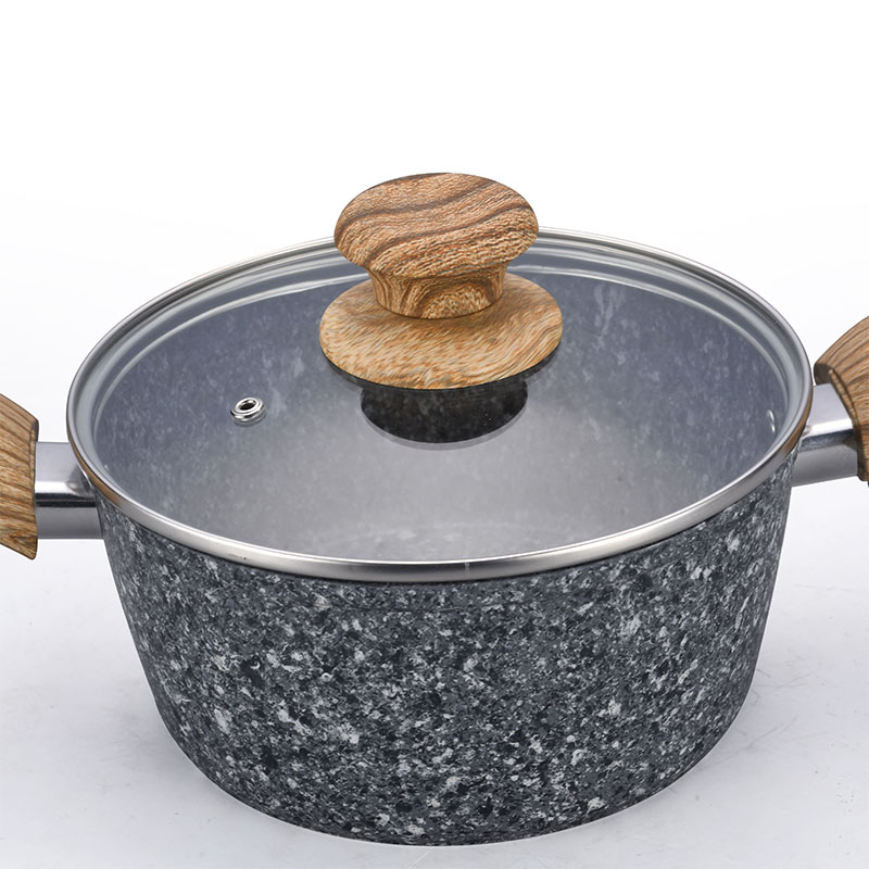 أواني الجرانيت والمقالي مروّخة من أدوات الطهي