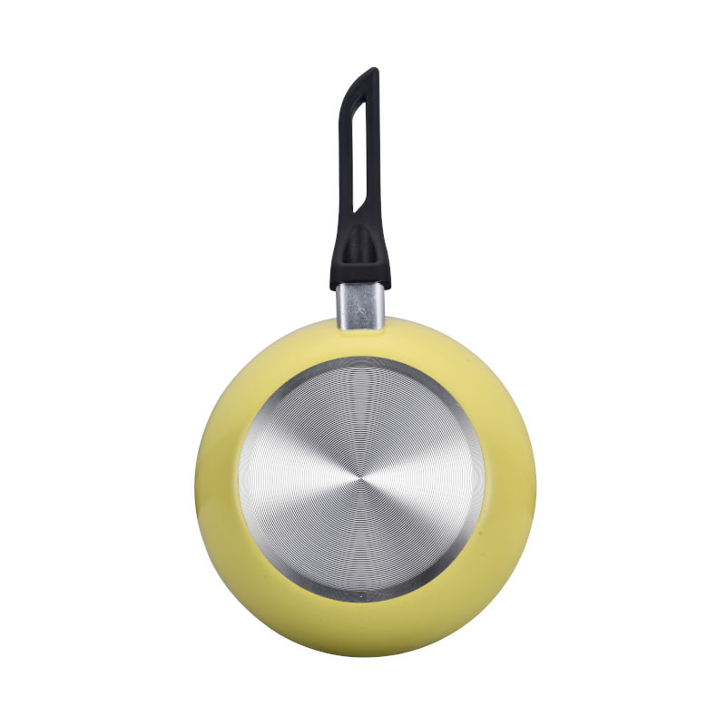 الأواني متعددة الألوان وأدوات طبخ مضغوطة