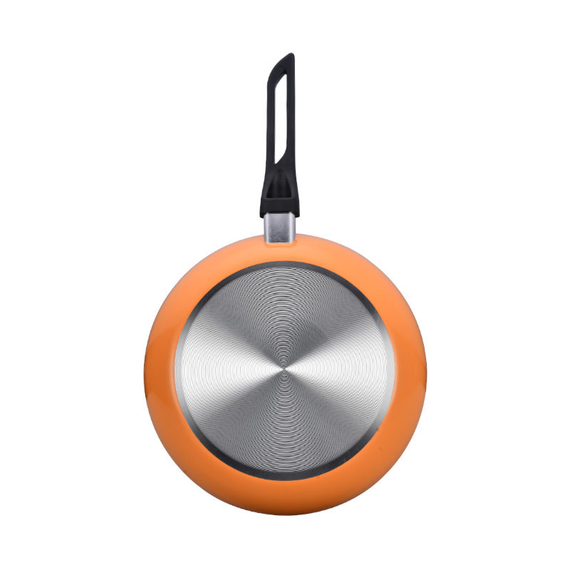 الأواني متعددة الألوان وأدوات طبخ مضغوطة