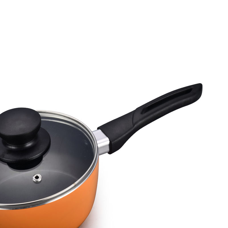 الأواني متعددة الألوان وأدوات طبخ مضغوطة