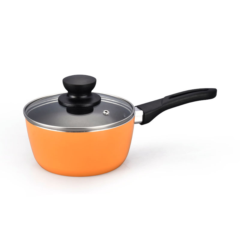 الأواني متعددة الألوان وأدوات طبخ مضغوطة