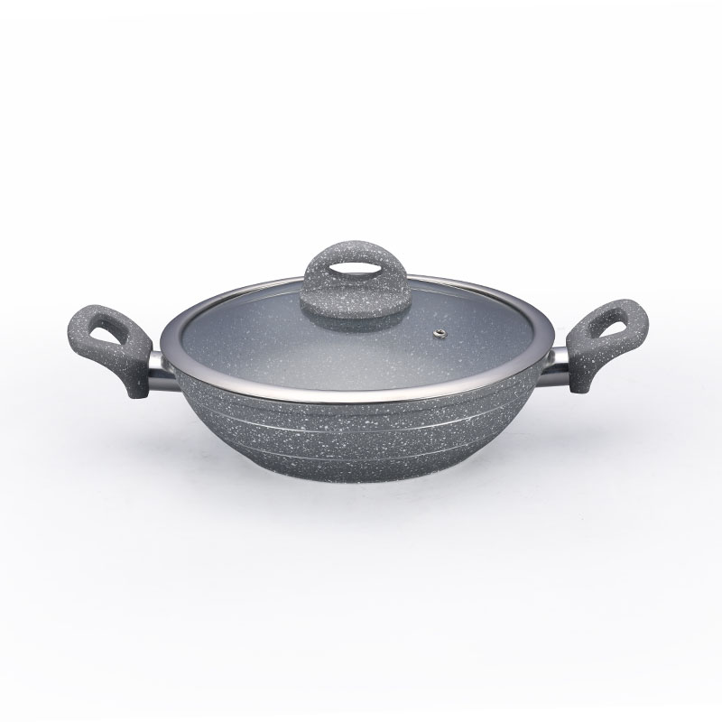 أدوات طبخ مقلاة غير عصا مع نقاط بيضاء