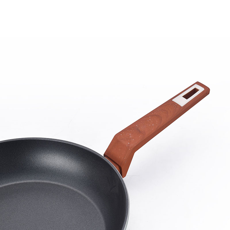 مقبض الخشب أواني الألومنيوم والمقالي أدوات طبخ مزورة